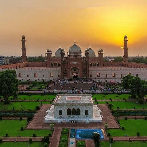 BADSHAHI MOSQUE